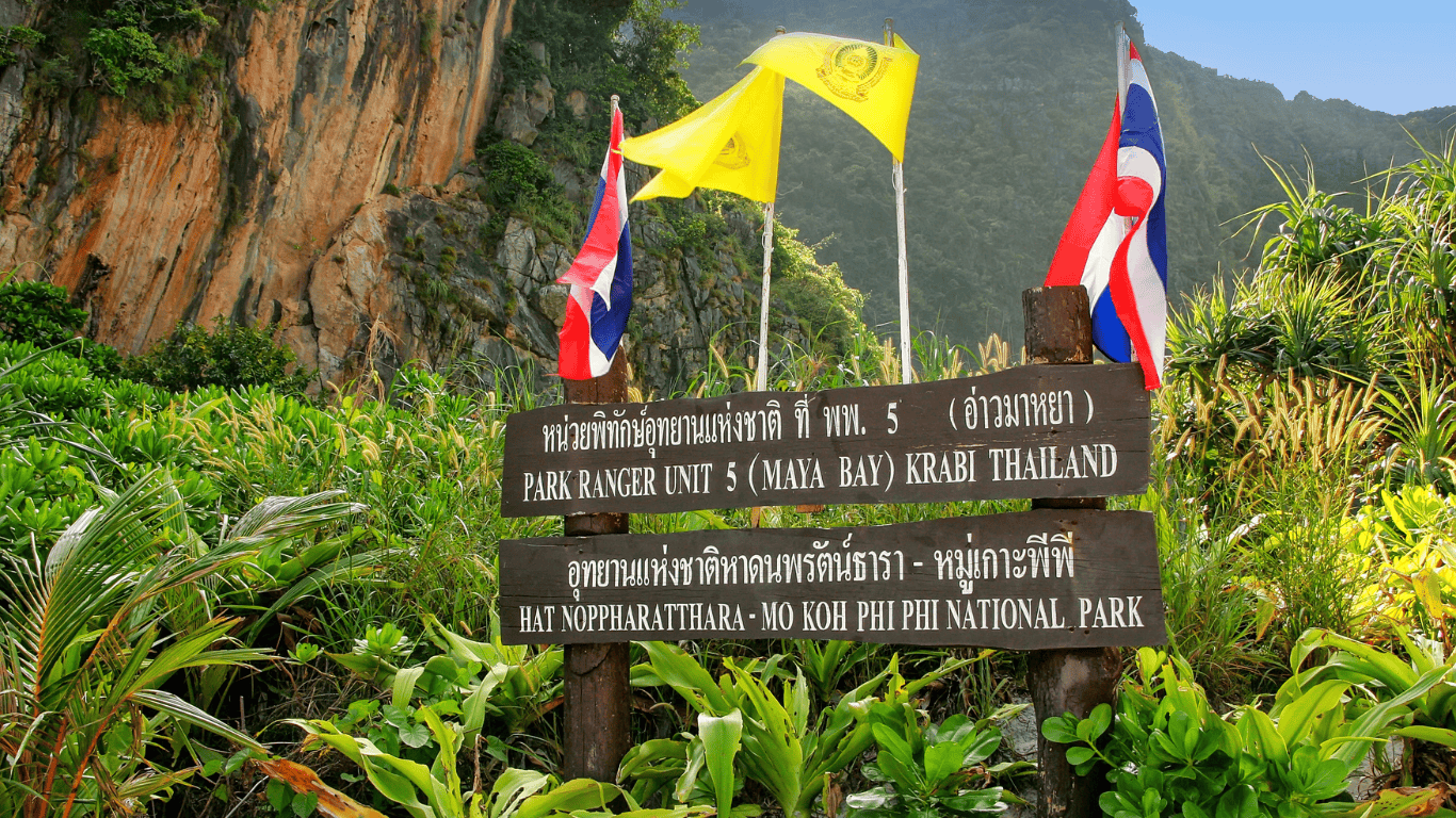 An entry fee is required to access the national park territory of koh phi phi