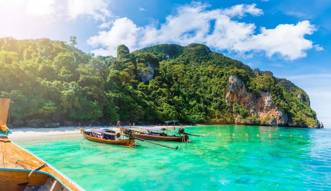 Phi phi islands private charter tours take you exclusively to special places