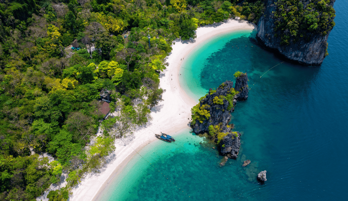 This beautiful island tour includes koh hong